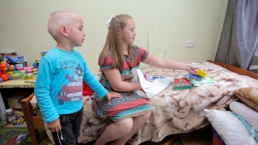 Фото: В Череповце дети из малообеспеченных семей получили подарки на День знаний