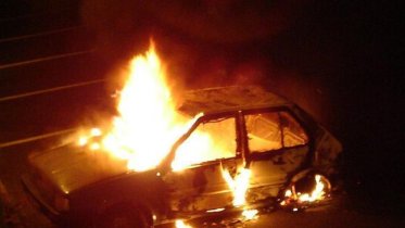 Фото: В Череповце загорелся ВАЗ