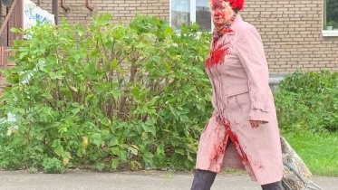 Фото: В Череповце замечена окровавленная женщина