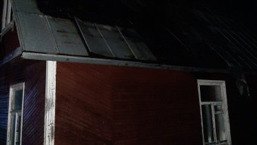 Фото: В Череповецком районе загорелся жилой дом