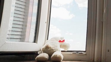 Фото: В Череповце мать выпавшего из окна шестилетнего ребенка понесет наказание