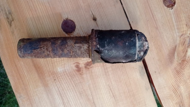 Фото: Мужчина, купивший дом в Череповецком районе, внезапно нашел в нем гранату