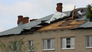 Фото: Сорванную ветром крышу на доме в Череповецком районе отремонтируют до 17 августа