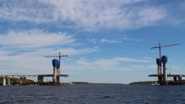 Фото: Установкой центральных секций Архангельского моста займутся на текущей неделе специалисты