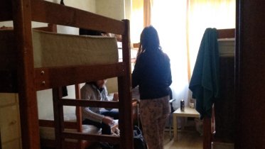 Фото: Постоялец хостела в Череповце закрылся в номере со спиртным и не хотел съезжать