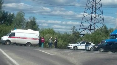 Фото: Кроссовер и отечественный ВАЗ устроили ДТП в Череповце