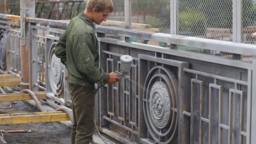 Фото: Фирменные перила обновят вблизи вокзала в Череповце