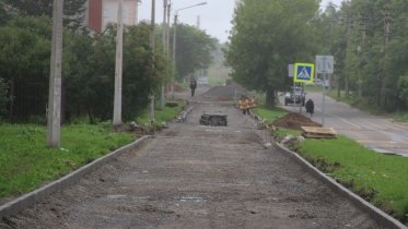 Фото: В Череповце вблизи школ ремонтируют тротуары