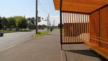 Фото: Новую остановку смонтировали у Дворца металлургов