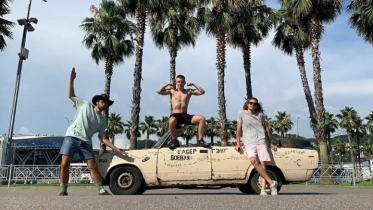 Фото: Череповчане преодолели более 2 тысяч километров до Сочи на ржавом «Жигули»