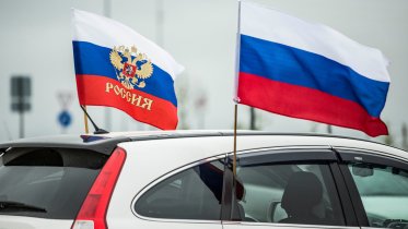 Фото: Автомобиль с триколорами будет курсировать по Череповцу в День флага РФ