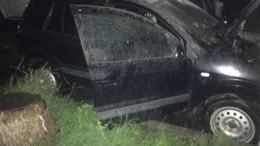 Фото: Иномарка вспыхнула в Череповце по неизвестной причине