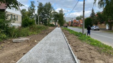 Фото: Тротуар для студентов ЧГУ и Лесмеха строят в Череповце