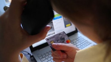 Фото: Интернет-мошенники выманили у череповецких любителей «клубнички» свыше 50 тысяч рублей