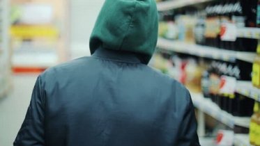 Фото: В Череповце житель Шексны решил бесплатно взять продукты и косметику в супермаркете