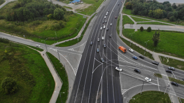 Фото: На Октябрьском проспекте перед мостом вернули прежнюю разметку