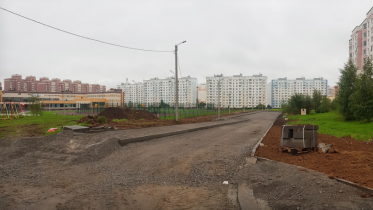 Фото: Гостевая парковка у школы имени Милютина так и не появилась в Зашекснинском районе