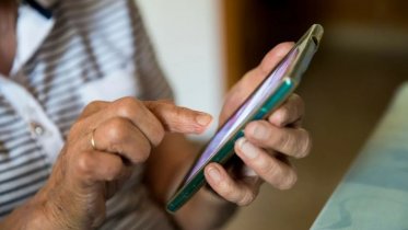 Фото: В Череповце полицейский спас пенсионерку от дистанционных мошенников