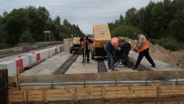 Фото: В Череповецком районе ремонтируют мост через реку Музгу