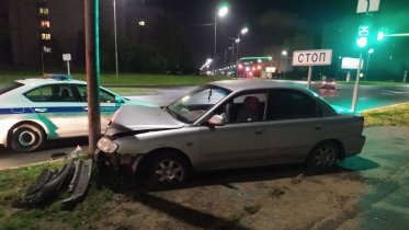 Фото: Водитель разбил иномарку в Череповце и скрылся с места ДТП