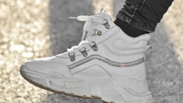 Фото: Череповецкая парочка решила переобуться в магазине и не платить за новые кроссовки