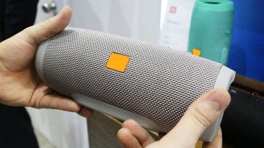 Фото: Череповчанин при помощи плоскогубцев пытался украсть колонки из супермаркета