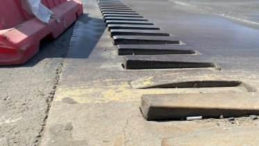 Фото: На Октябрьском мосту отремонтируют деформационные швы