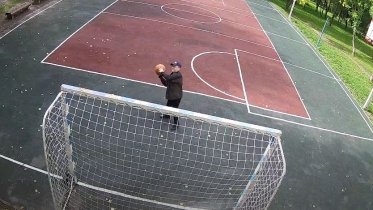 Фото: «Великовозрастный снайпер» умышленно сбил камеру в парке 200-летия Череповца