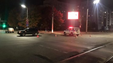 Фото: Под колеса иномарки в Череповце угодил молодой нарушитель ПДД