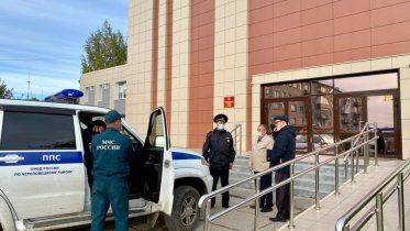 Фото: В Тоншалово на избирательном участке мужчина пытался проголосовать без паспорта и начал вести видеосъемку