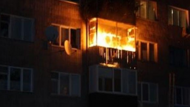 Фото: Женщину среди ночи увезли на скорой из-за пожара в квартире в Череповецком районе