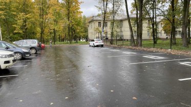 Фото: Новая парковка у больницы на Данилова открыта для автомобилистов