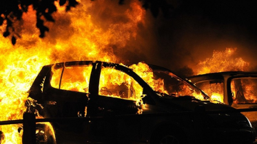 Фото: Две легковушки вспыхнули ночью в Череповце по неизвестным причинам