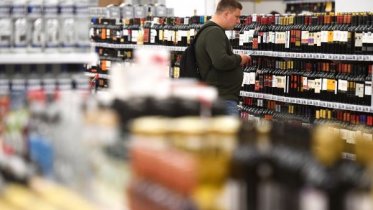 Фото: Череповчанин, распробовав украденный алкоголь, вернулся за добавкой