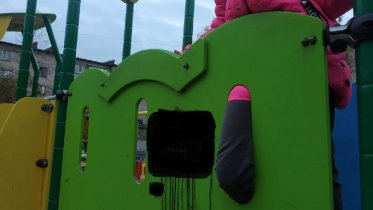 Фото: В Череповце 9-летний ребенок застрял в отверстии детской игровой площадки