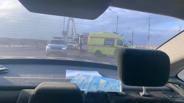 Фото: На Октябрьском мосту с самого утра произошла авария