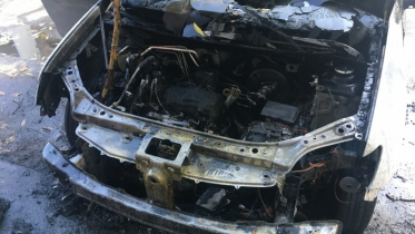 Фото: В Череповце иномарка вспыхнула из-за неисправности электрооборудования