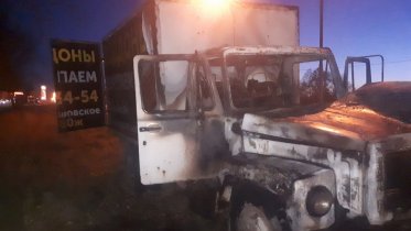 Фото: В Череповце на Кирилловском шоссе сгорел грузовик