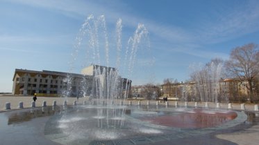 Фото: Фонтан на площади Молодежи не будут консервировать до существенного похолодания