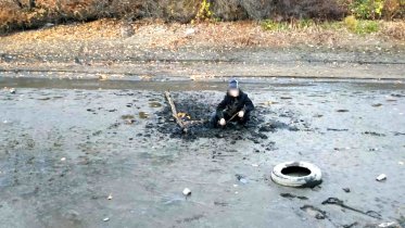 Фото: Спасатели Череповца вытащили школьника из ила на Ягорбе