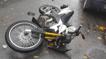 Фото: Мотоциклист угодил под колеса внедорожника в Череповце