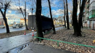 Фото: Фургон сбил женщину прямо на тротуаре в Череповце
