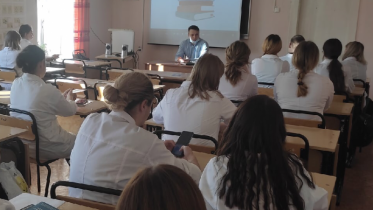 Фото: Для студентов череповецкого медколледжа полицейские провели правовое занятие