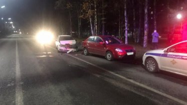 Фото: В Череповце в иномарку с женщиной за рулем влетела легковушка
