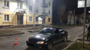 Фото: Юноша на «зебре» по проспекту Строителей сбил женщину