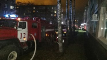 Фото: 18 человек пришлось эвакуировать из горящего дома в Череповце