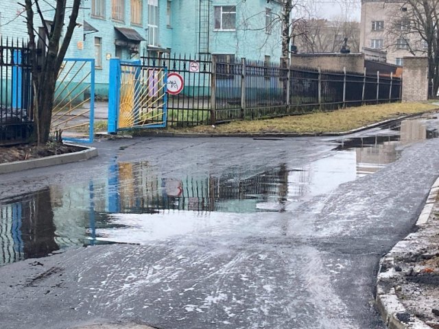 Фото: Проблемный подъезд к детсаду № 72 привели в порядок