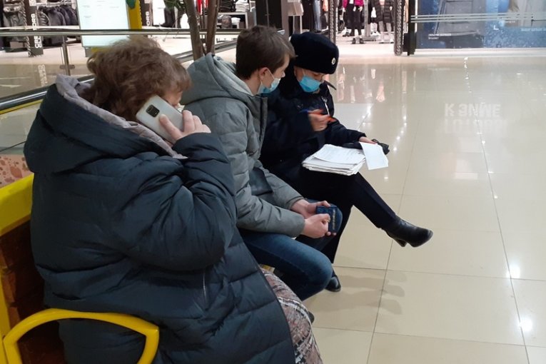 Фото: 26 «безмасочников» удалось поймать за минувшие выходные в Череповце