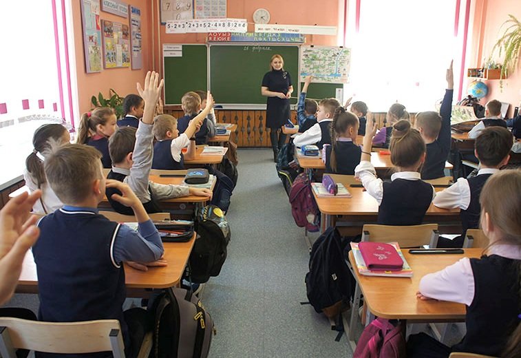 Фото: В Череповце еще несколько школ перешли на обучение по триместрам