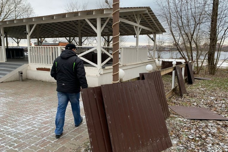 Фото: Незаконное кафе на берегу Ягорбы пойдет под снос